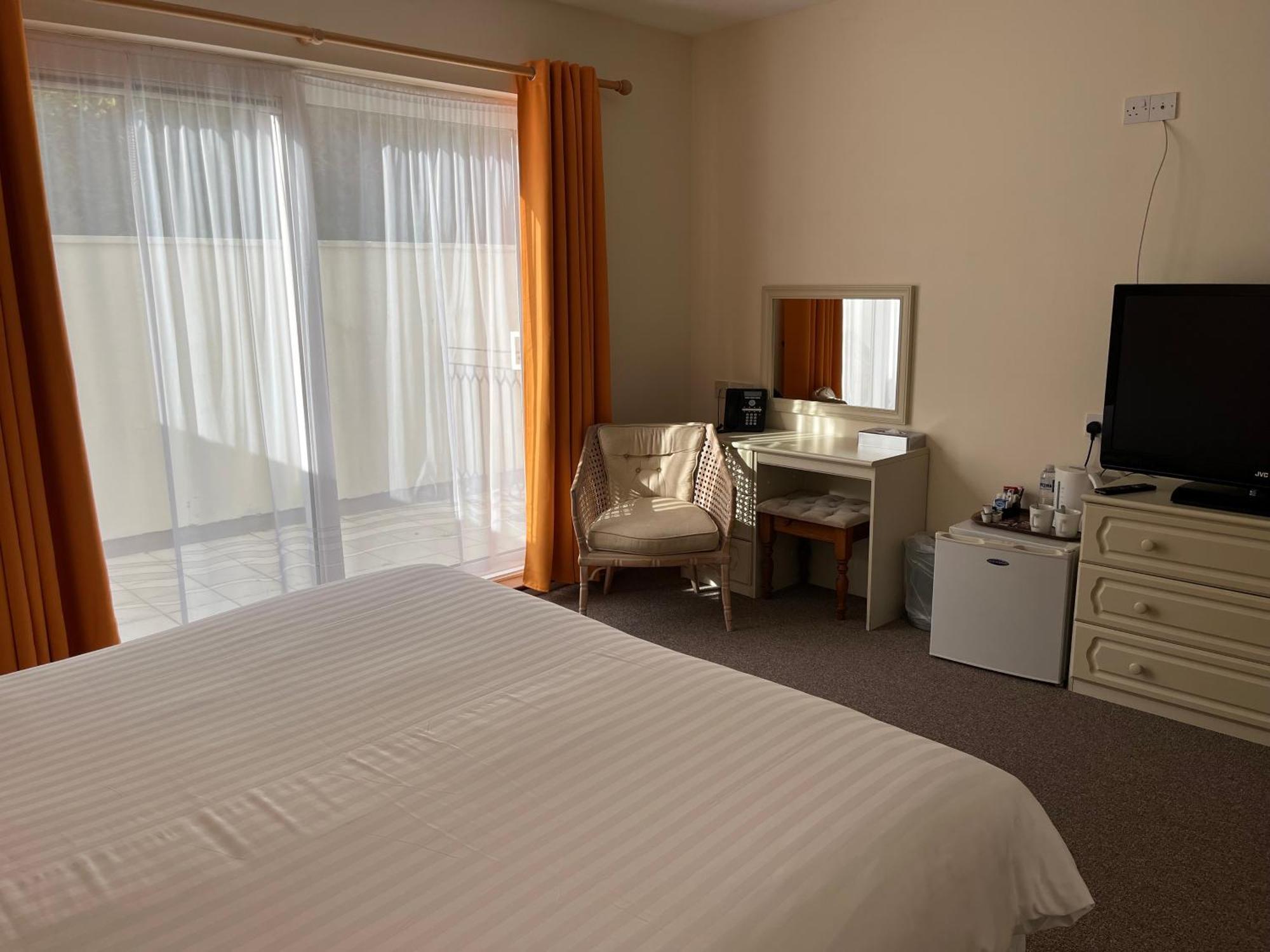 The Prince Of Wales Hotel St Ouen's Buitenkant foto